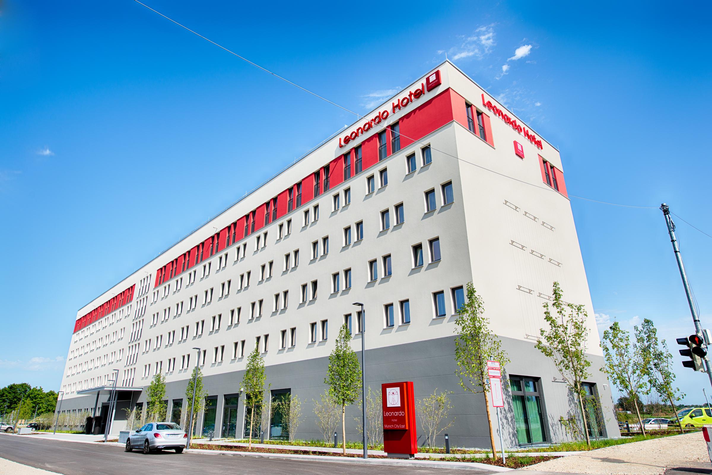 Hotel Leonardo East 4*