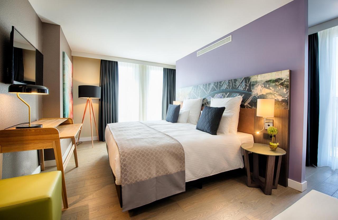 Leonardo East 4*