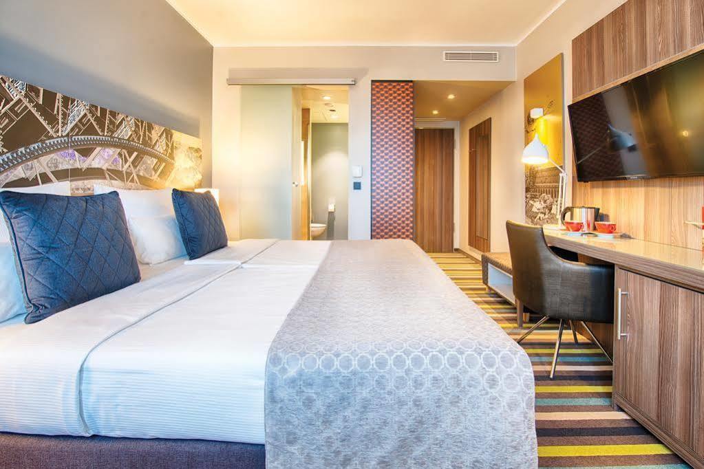 Hotel Leonardo East 4*